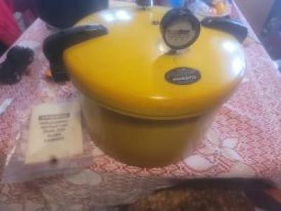 Vintage Yellow Harvest Gold Presto Pressure Cooker Canning Pot Complete